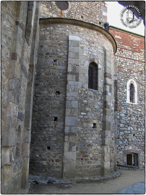 ELNE (66) - Cathédrale Sainte-Eulalie et Sainte-Julie