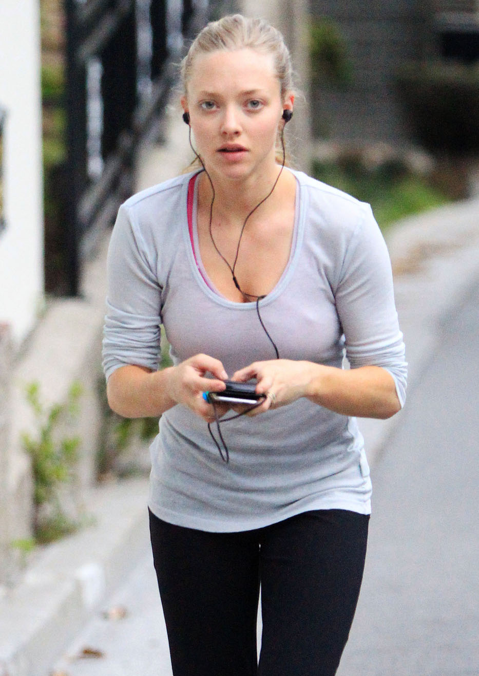 Bikini Girl and Fashion: Amanda Seyfried's Secret Boobs ...