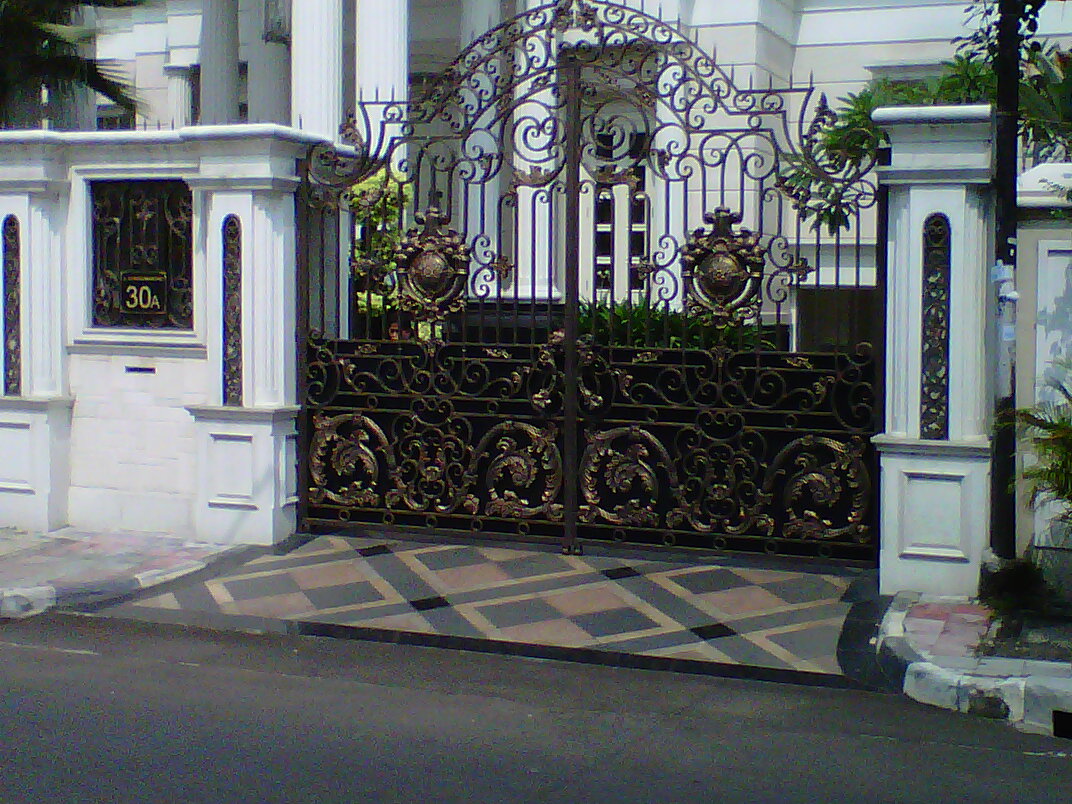 pintu besi  pagar rumah teralis 