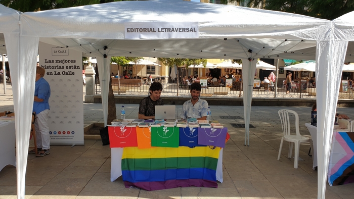 Caseta de la editorial Letraversal en la Feria del Libro LGTB de Málaga