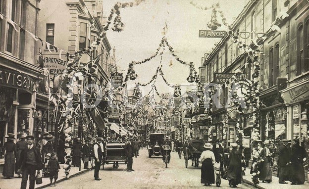 http://gb.fotolibra.com/images/previews/702313-high-street-weston-super-mare-1911.jpeg