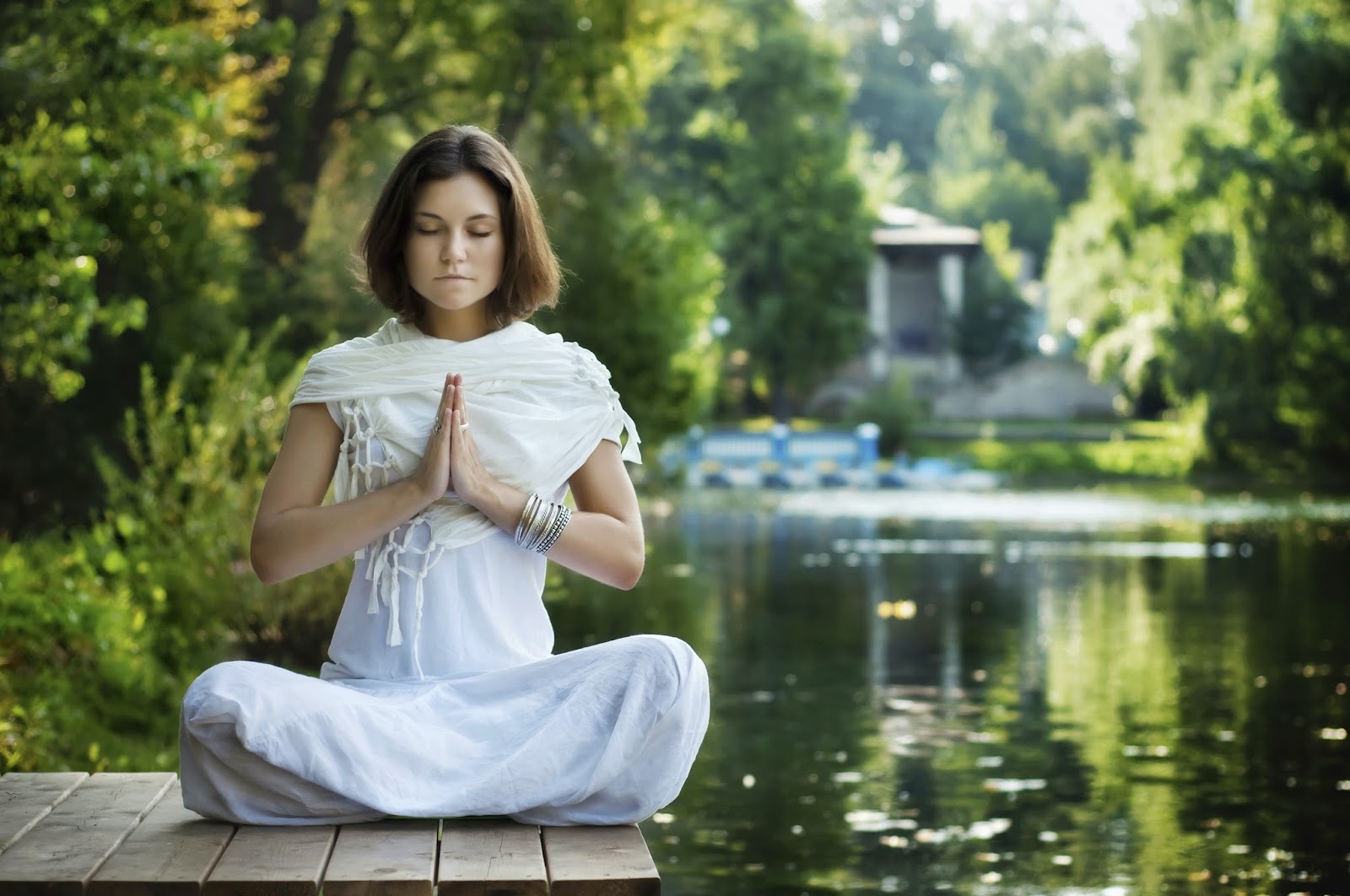 Resultado de imagem para mulheres meditando