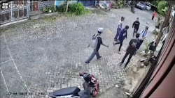 CCTV: Terjadi Pengeroyokan Seorang Pelajar oleh 5 Orang Pelajar Lainnya