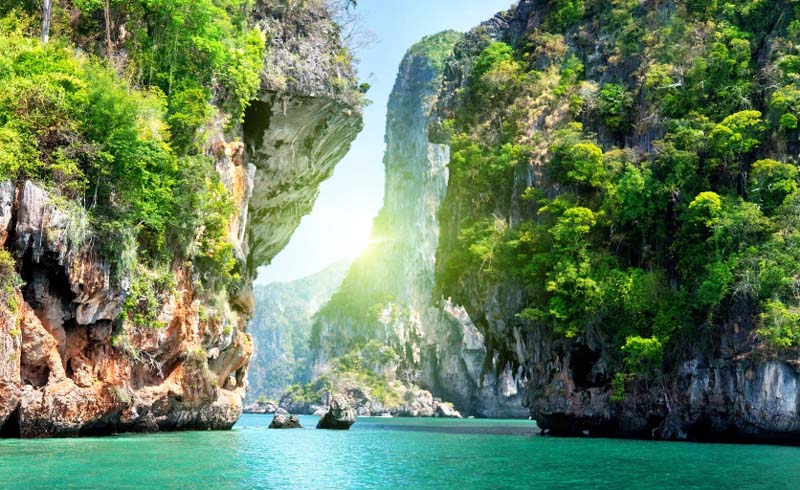 10 Amazing Places to Visit in Thailand