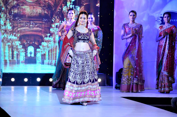 Ameesha Patel walks the ramp for H.V. Jewels