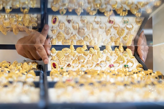 Zhou Liu Fu’s Li Weizhu Becomes Billionaire After Hong Kong IPO Surge