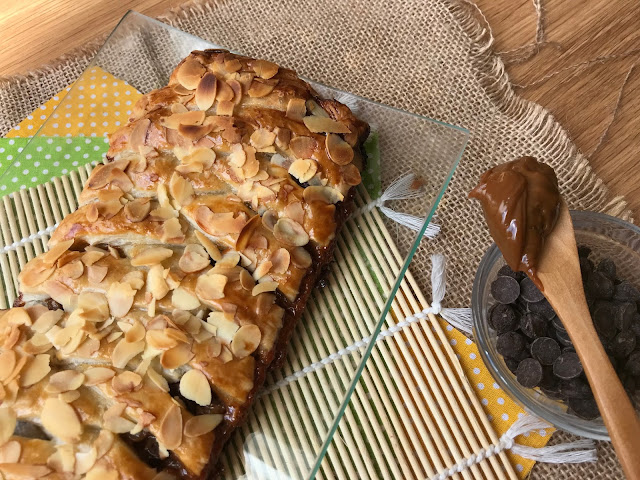 TRENZA DE HOJALDRE CON DULCE DE LECHE, CHOCOLATE Y PLÁTANO RECETA