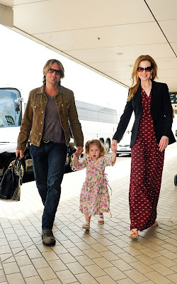 Nicole Kidman, Keith Urban and Sunday at the Airport Pics