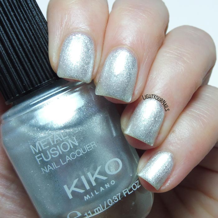 Smalto argento metallico Kiko Metal Fusion 04 Platinum Rain silver metallic nail polish #kikonails #kikocosmetics #kikotrendsetter #lightyournails