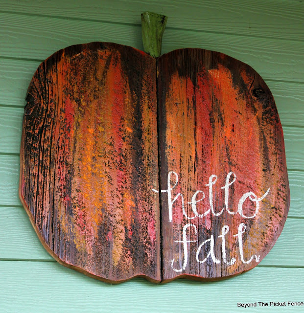 pumpkin sign, reclaimed wood, hello fall, fall decor, http://goo.gl/RHR2Yq