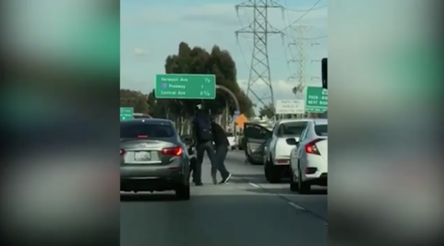 Fist fight breaks out in the middle of the 105 Freeway in South LA