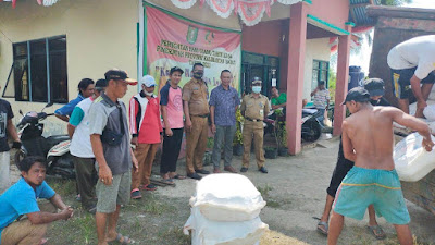 Petani Desa Sui Nipah Dapat Bantuan 36,5 Ton Pupuk NPK