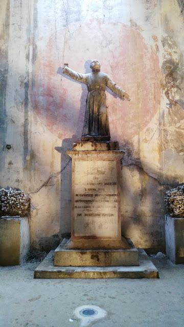 Statua di Gaetano Barbati-Cimitero delle fontanelle-Rione Sanità-Napoli