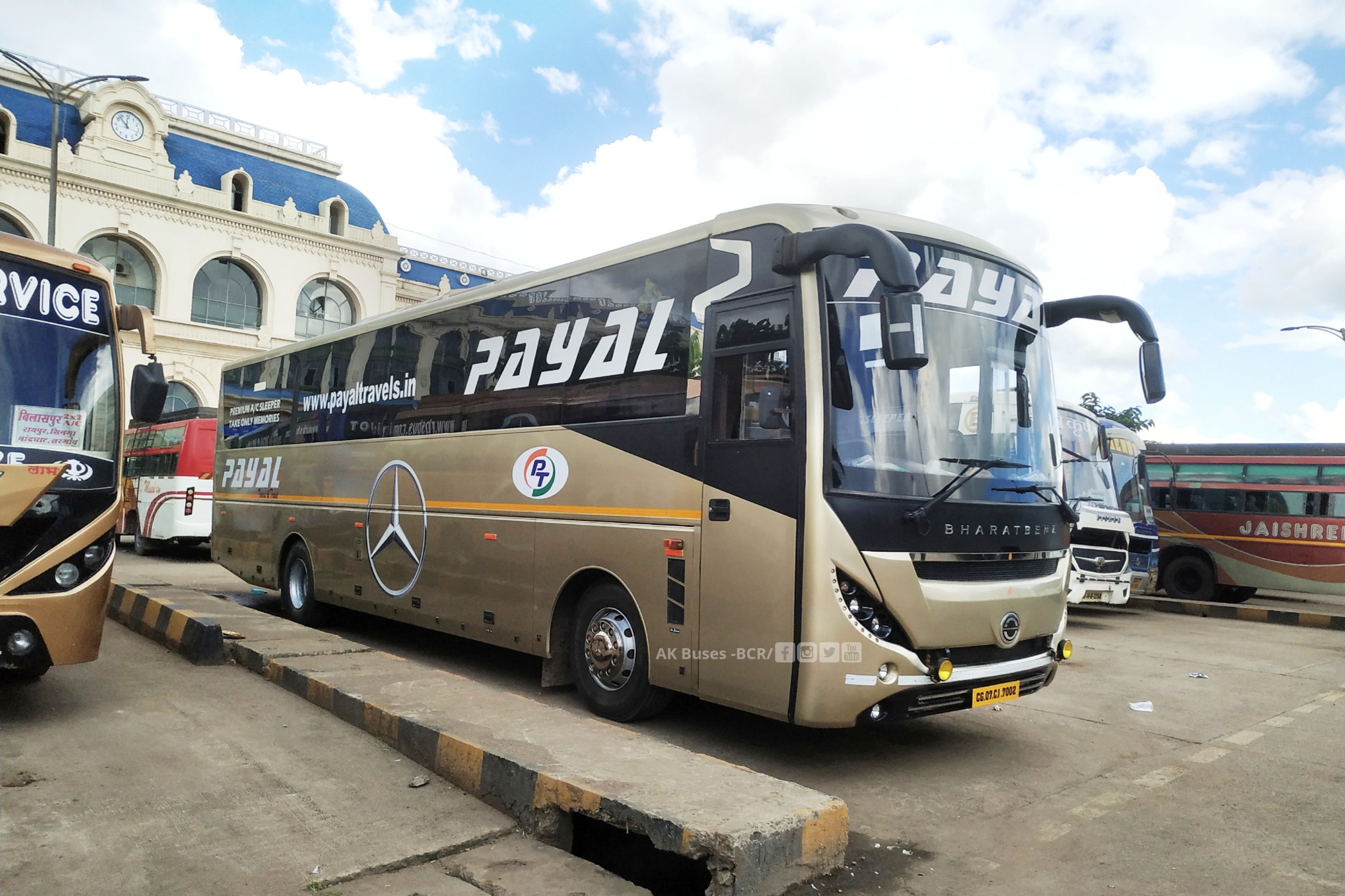 Payal Travels Bharatbenz Gliderz - Raipur To Chhindwara Bus