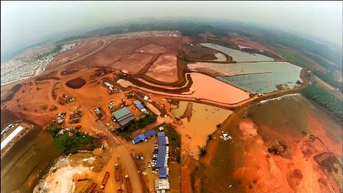  Gambar  Perlombongan Bauksite Dari Pandangan Udara Drone 