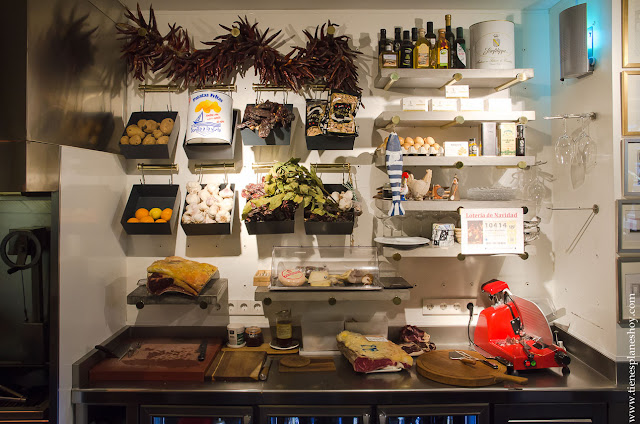 Interior Taberna Pedraza Madrid comer tradicional