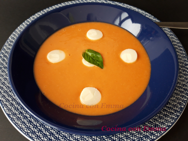 Sopa fría de tomate y mango