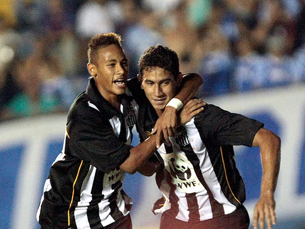 Ganso e Neymar no peixe em 2009