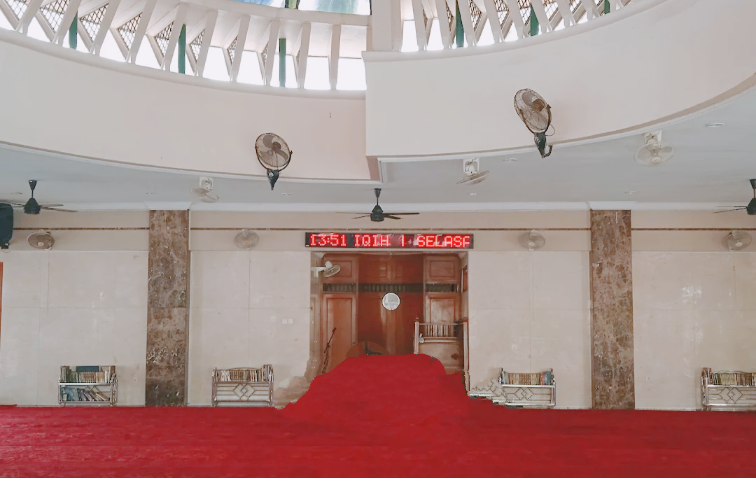Ruang sholat masjid Al Sofwa Lenteng agung