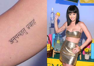 Tatuagem Katy Perry letras no braço