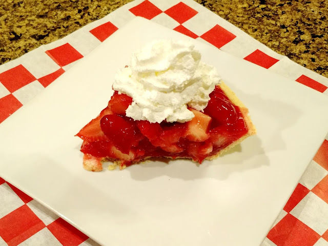 Easy Strawberry Pie--the perfect dessert for BBQs and picnics!