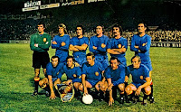 SELECCIÓN DE ESPAÑA. Temporada 1974-75. Iríbar, Sol, Benito, Jesús Martínez, Capón, Castellanos; Roberto Martínez, Claramunt, Quini, Asensi y Marcial. SELECCIÓN DE DINAMARCA 1 SELECCIÓN DE ESPAÑA 2. 25/09/1974. V Copa de Europa de Selecciones Nacionales, fase de clasificación, Grupo IV. Copenhague, Dinamarca, Idraetsparken. GOLES: 0-1: 28’, Claramunt, de penalti. 0-2: 41’, Roberto Martínez. 1-2: 48’, Nygaard, de penalti.