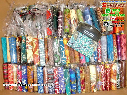 Souvenir Dompet Batik Sedang Karton Batik Padang