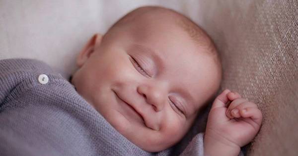 porque los recien nacidos sonrien mientras duermen