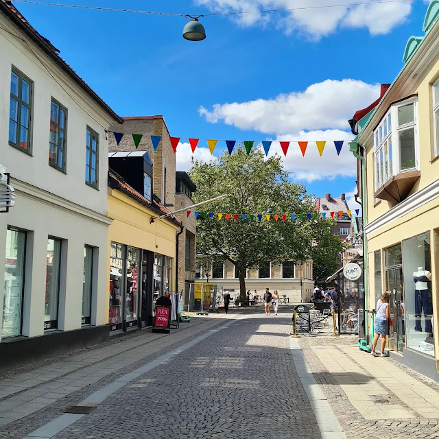 4 Plätze für entspannte Pausen und Zwischenstopps auf der Fahrt in den Schweden-Urlaub. Auf der Hinfahrt haben wir in Lund Halt gemacht, nahe der schwedischen Autobahn E22.