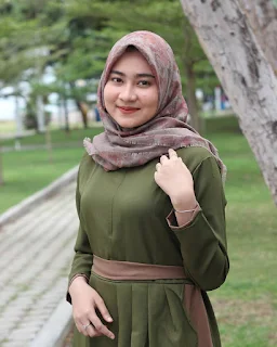 Hijabers cantik Ririn Putri Anjani