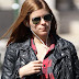 Kate Mara escucha música por las calles de NY