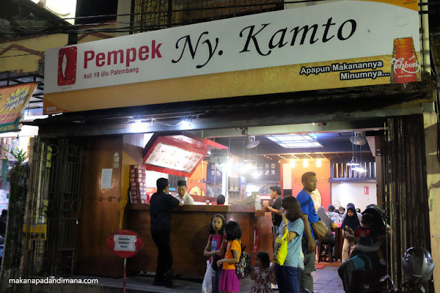 Makan di Pempek Ny Kamto Jogja