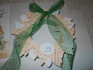 Easy to create paper leaves Christmas wreath project