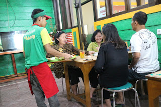 Service Mr. Untung Restaurant Semarang