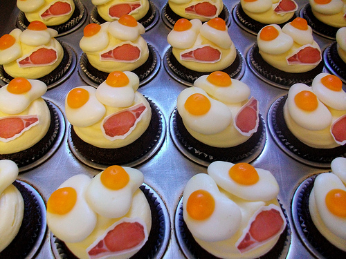 Bacon And Eggs Cupcakes2