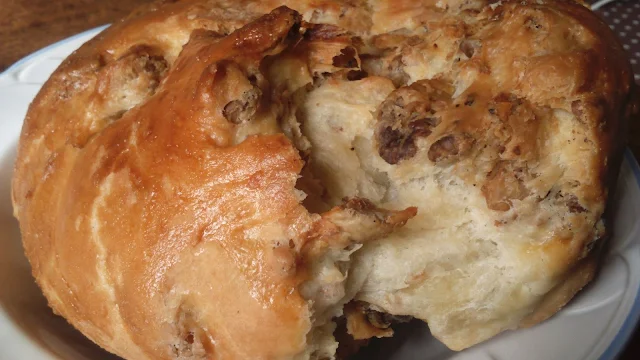 brioche aux grattons bourbonnaise, la pompe aux grattons de l'Allier