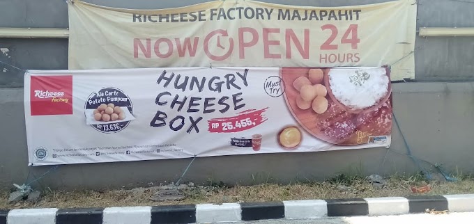Spanduk Richeese Outlet Semarang Promo Menu HCB Pom Pom
