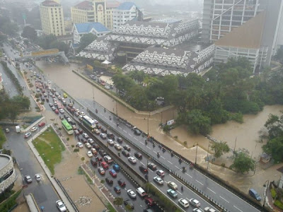 gambar jalan tun razak banjir