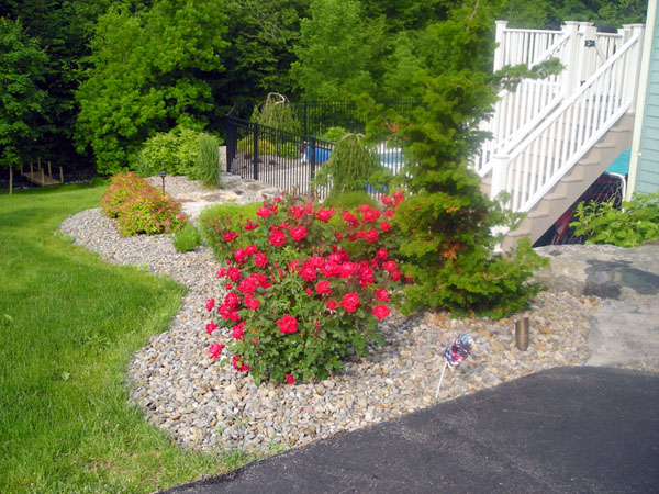 rocks instead of mulch more yard mulched flowerbed charm garden money ...