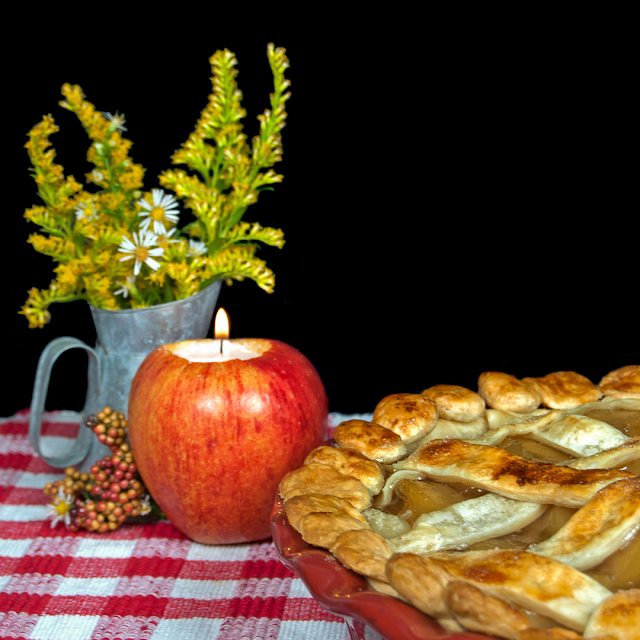 Apple pie candle