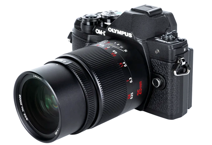 Объектив 7Artisans 25mm f/0.95 с камерой Olympus