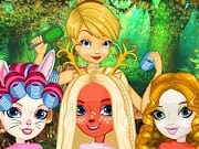 Harlow, Deerla and Featherly están esperando para entrar en el salón de belleza del bosque de Tinker Bell. El salon de Tinker Bell se convirtió en uno de los más famosos, gracias a sus increíbles inventos con los que peina a sus clientes. Ahora ellas esperan conseguir un peinado asombroso. Primero debemos ayudar a Tinker Bell a decidir quién va a ser su primer cliente, luego, usaremos toda la magia para crear un fantástico peinado.