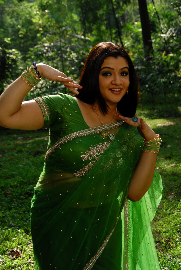 Aarthi Agarwal vanamum arputha siruvanum still - (5) - Aarthi Agarwal azhagiya vanamum arputha siruvanum stills 