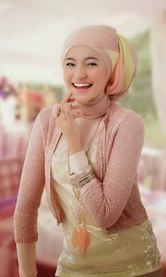 gaya berbusana muslim modis ala para artis indonesia, desain baju muslim para artis indonesia, foto gaya berbusana muslim ala para artis indonesia terbaru 2015, gambar gaya berbusana muslim ala para artis berhijab di indonesia terbaik dan terpopuler 2015, model busana muslim artis cantik di indonesia, kumpulan model baju muslim ala para artis cantik dan modis