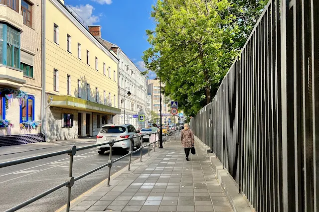 Малая Бронная улица