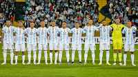 SELECCIÓN DE ARGENTINA. Temporada 2021-22 Nicolás Otamendi, Rodrigo De Paul, Giovani Lo Celso, Paulo Dybala, Nahuel Molina, Lautaro Martínez, Marcos Acuña, Guido Rodríguez, Cristian Romero, Emiliano Martínez, Ángel Di María. SELECCIÓN DE URUGUAY 0 SELECCIÓN DE ARGENTINA 1 Viernes 12/11/2021: 20:00 horas (hora local); (00:00 hora española) Fase de clasificación de Sudamérica para la Copa del Mundo Catar 2022 Montevideo, Uruguay, estadio Campeón del Siglo Árbitro: Alexis Herrera, Venezuela Seleccionadores: Uruguay: Óscar Washington Tabárez; Argentina: Lionel Scaloni GOLES: 0-1: 7’, Ángel Di María