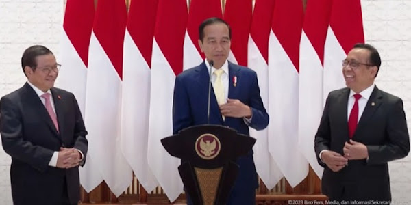 Dasi kuning yang dipakai Presiden Joko Widodo saat hendak terbang ke Jepang untuk menghadiri sejumlah agenda kenegaraan dimaknai sebagai kode dukungan untuk Partai Golkar.
