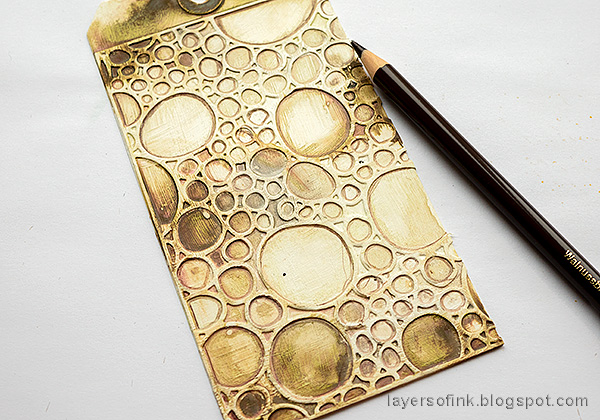 Layers of ink - Foil and Flowers Tag Tutorial by Anna-Karin Evaldsson.