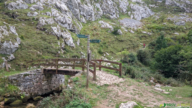 Puente saliendo de Bulnes hacia Poncebos