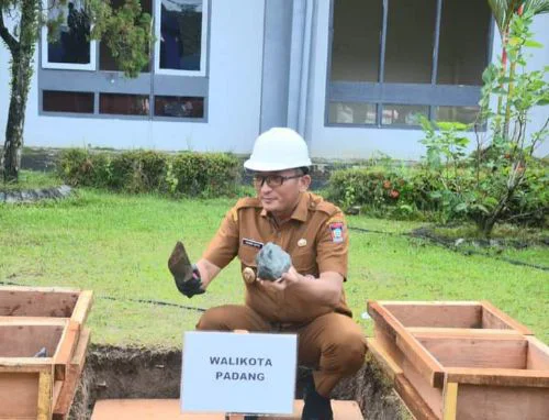 Letakkan Batu Pertama, Wako Hendri Septa Sambut Baik Pembangunan Rumah Sakit Lantamal II Padang